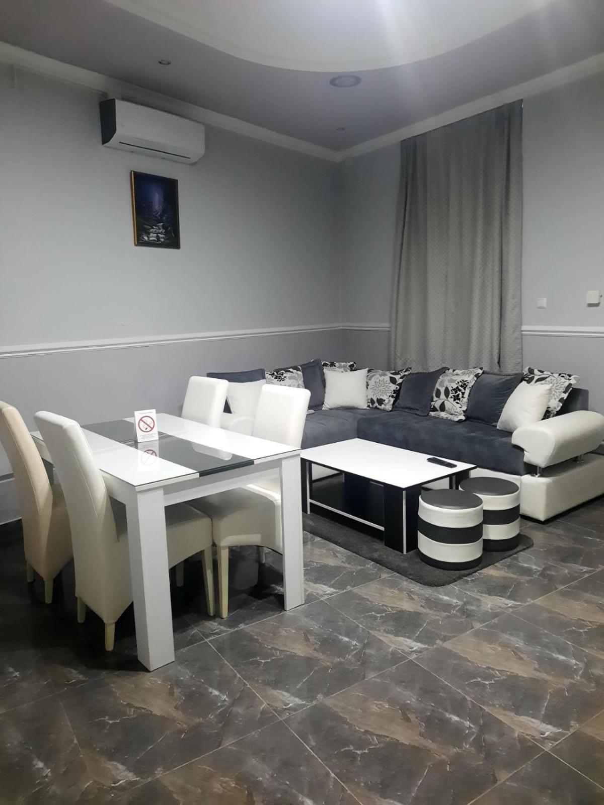 Apartments Royal Menex Požarevac Pokoj fotografie